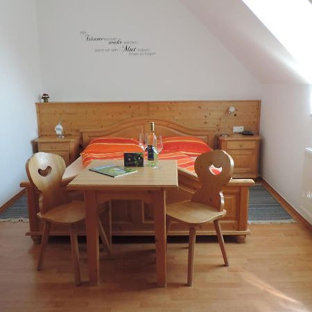 Weingut Gaestezimmer Gruber Ehrenhausen Exteriér fotografie