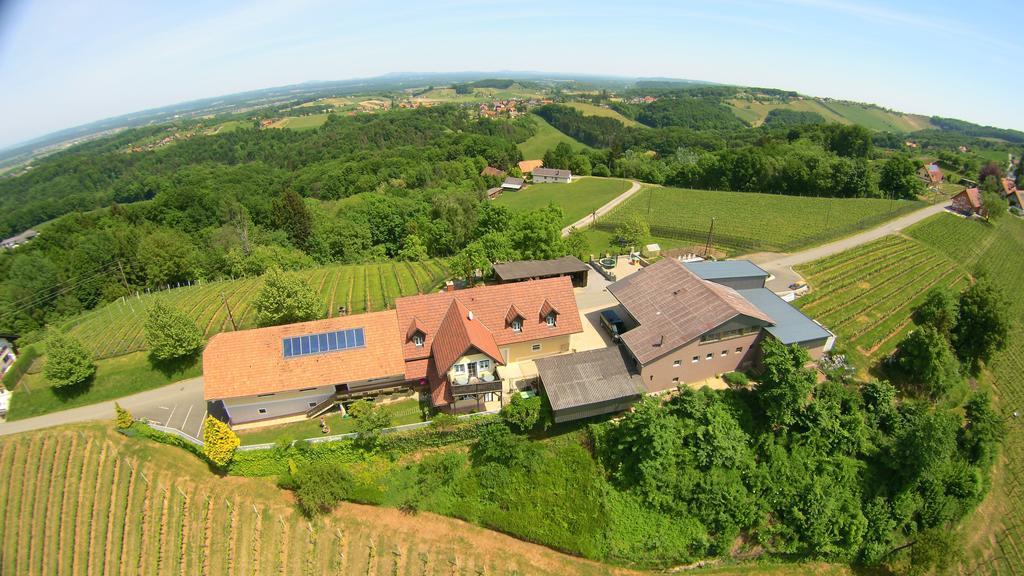 Weingut Gaestezimmer Gruber Ehrenhausen Exteriér fotografie