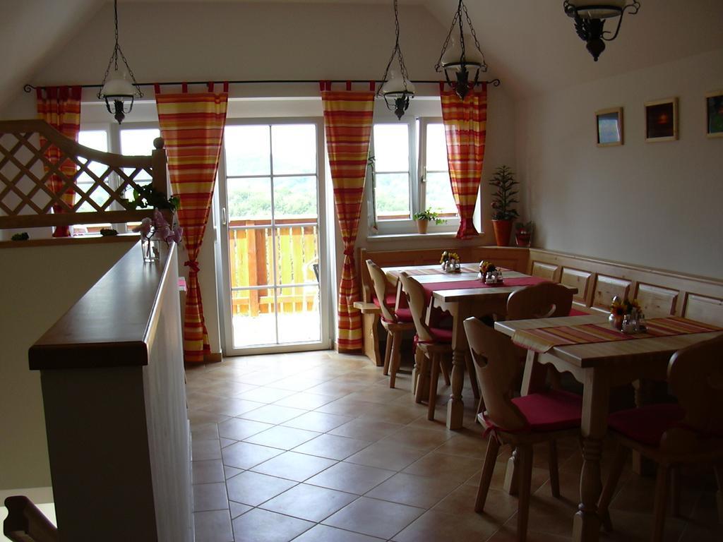 Weingut Gaestezimmer Gruber Ehrenhausen Pokoj fotografie