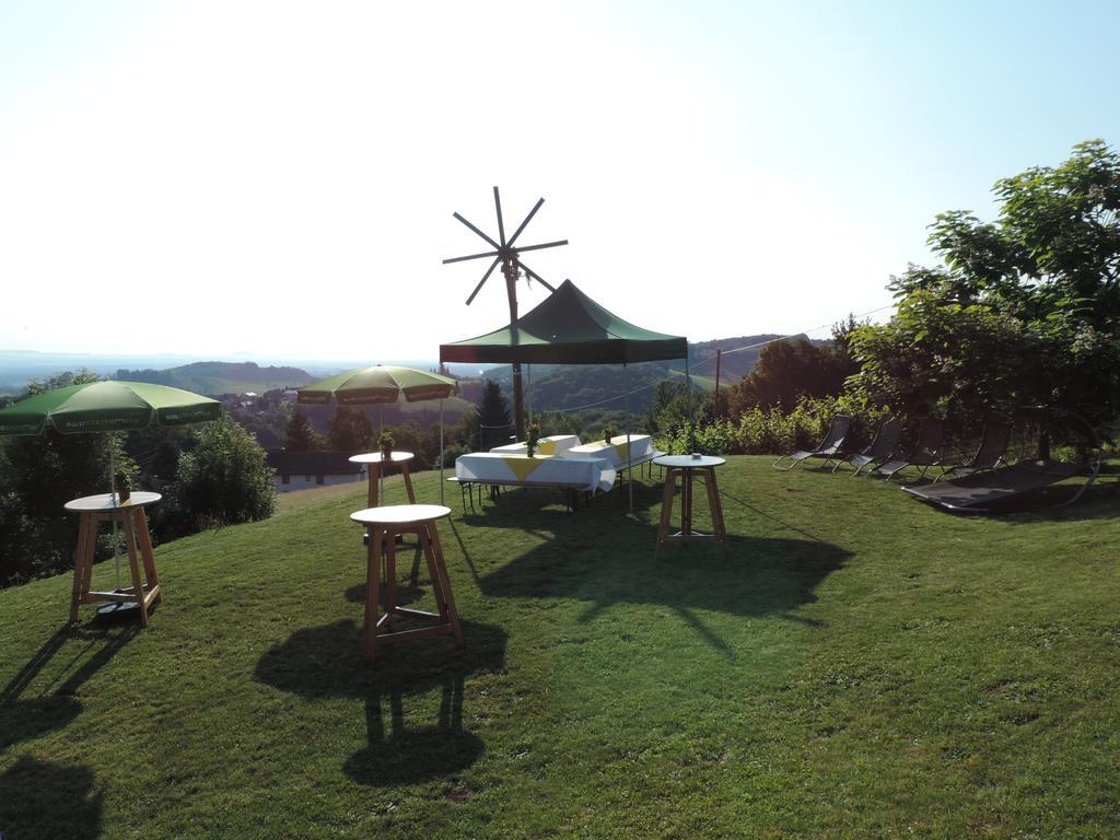 Weingut Gaestezimmer Gruber Ehrenhausen Exteriér fotografie